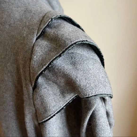 VINTAGE | Long woollen coat with shoulder and sleeve details | Size 14 - Picture 7 of 16